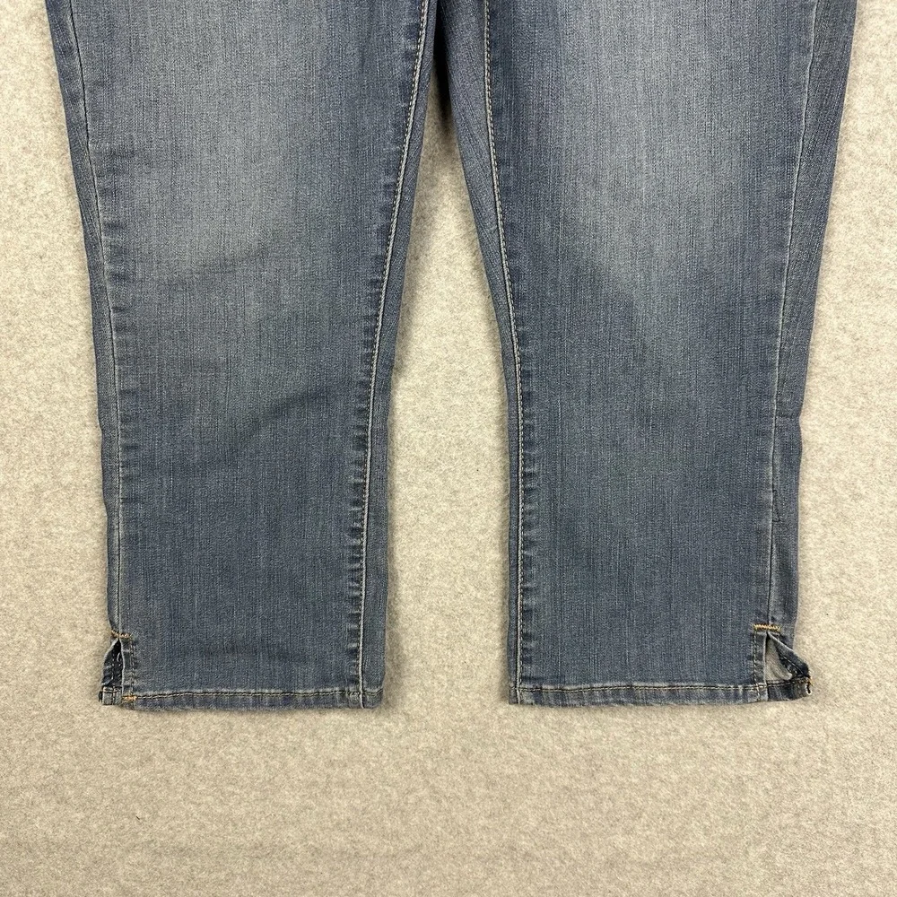Levi Strauss Signature Gold Women's Totally Shaping Pull On Capri Size 14 - Picture 2 of 10